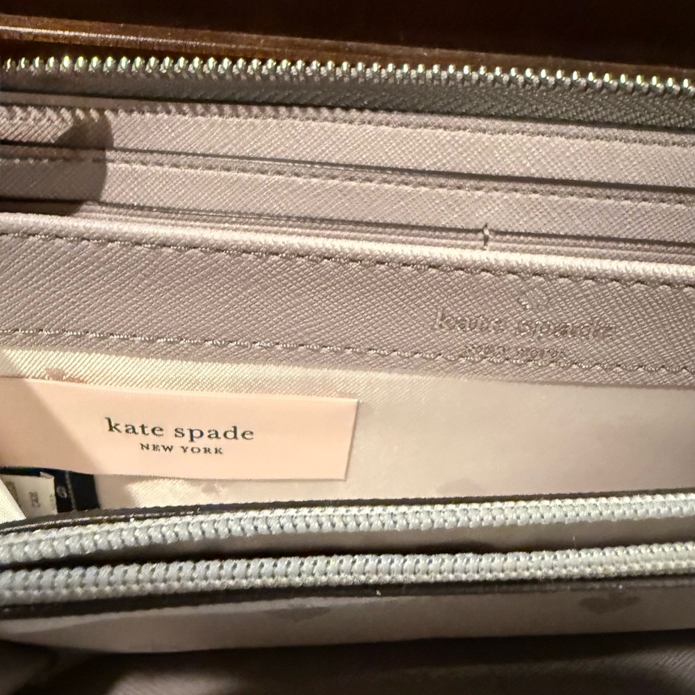 *PRE-OWNED* Kate Spade Wilson Road Wallet in Taupe - Picture 7 of 10